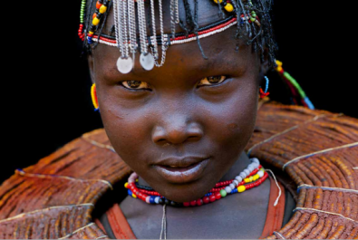 Voeux 2017 Netalinea, photo Benoît Feron, jeune fille Pokot